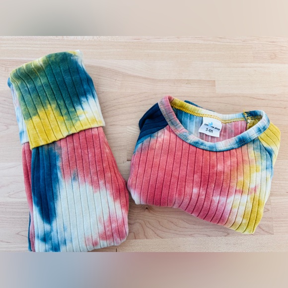 Little One Shop Ribbed Tie Dye footed two piece set - Picture 3 of 3